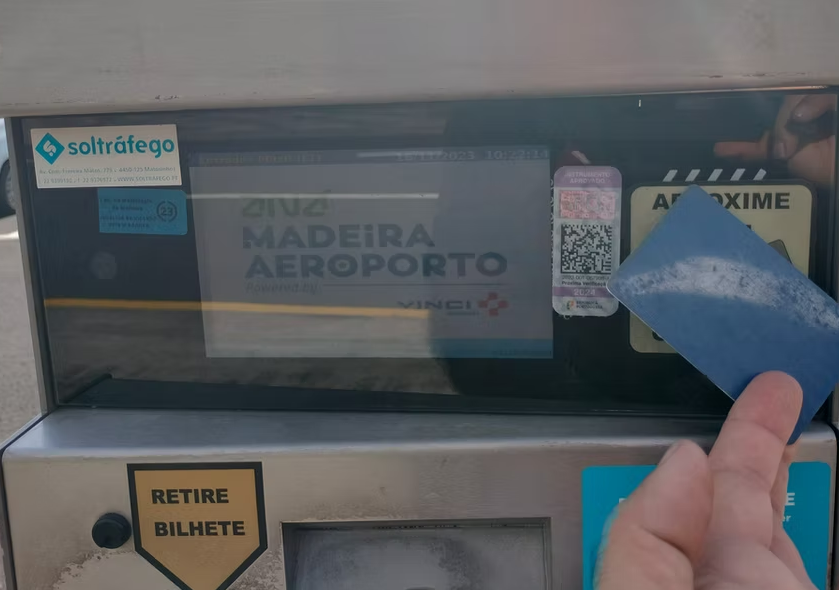 7 - PARKING CARD ACESS TO ENTER / EXIT THE GATE (KEYBOX)